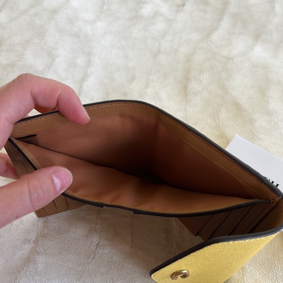 NWT Coach Wyn Wallet - Picture 4 of 4